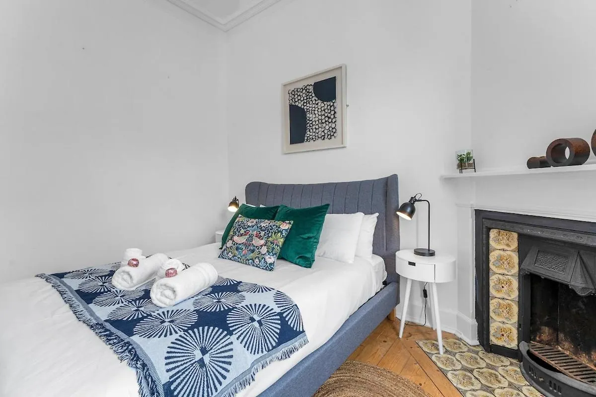Gorgeous City Centre Pad, 2 Bedrooms Эдинбург